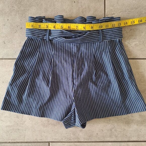 Alice + Olivia Short: Pleated High Waist Tie Front size 0 - Picture 7 of 10